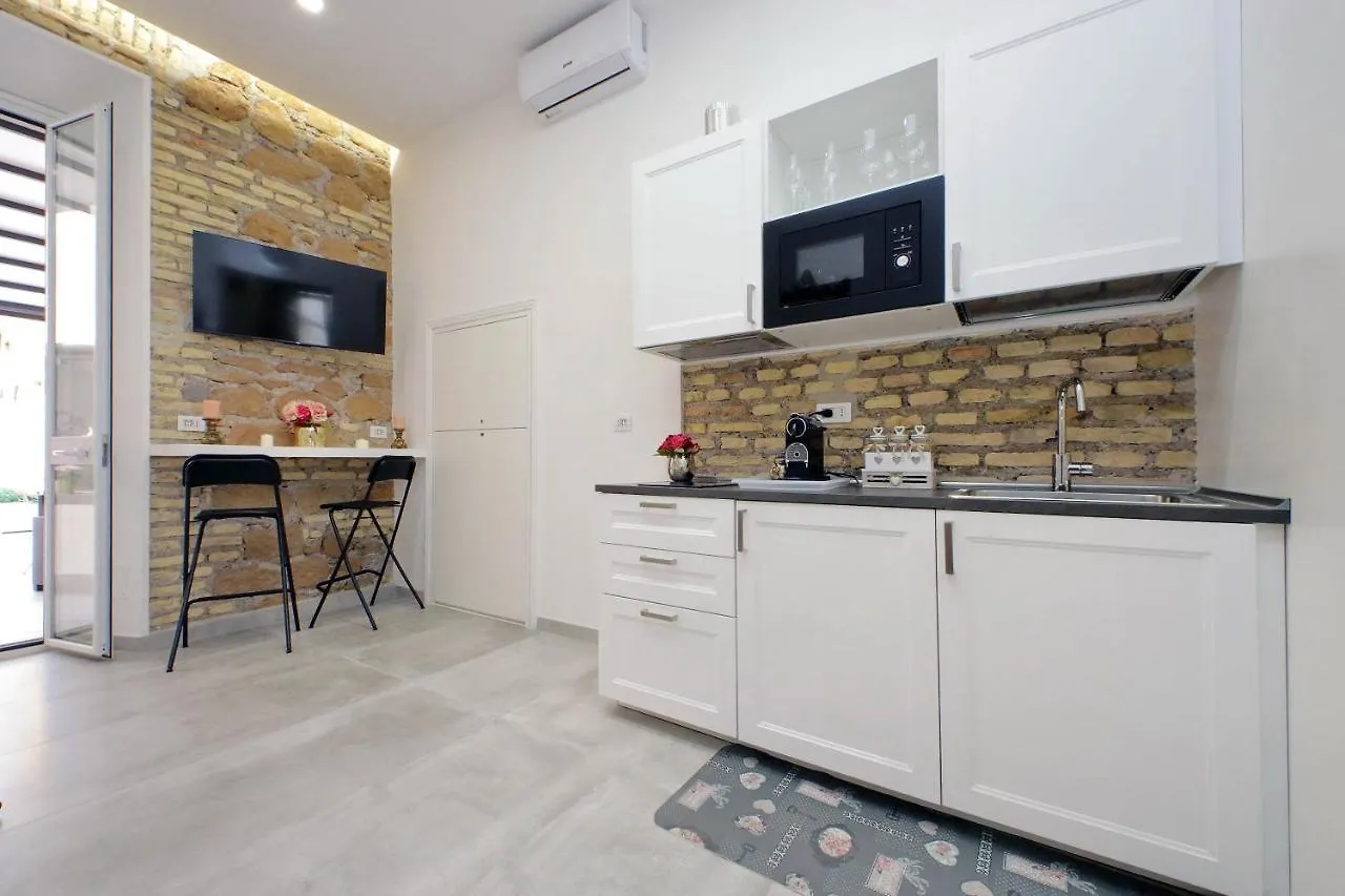 Affittacamere Roman Holiday Suites Italia