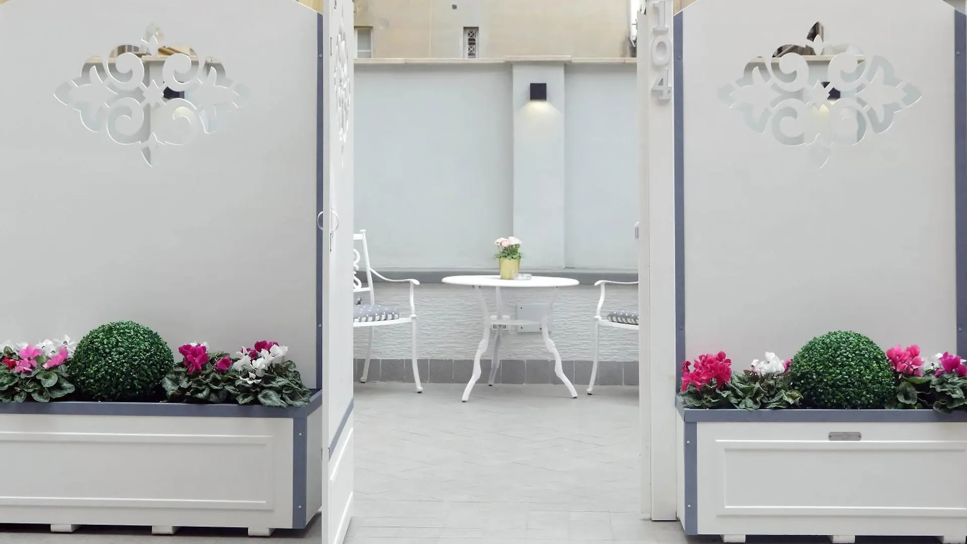 Roman Holiday Suites