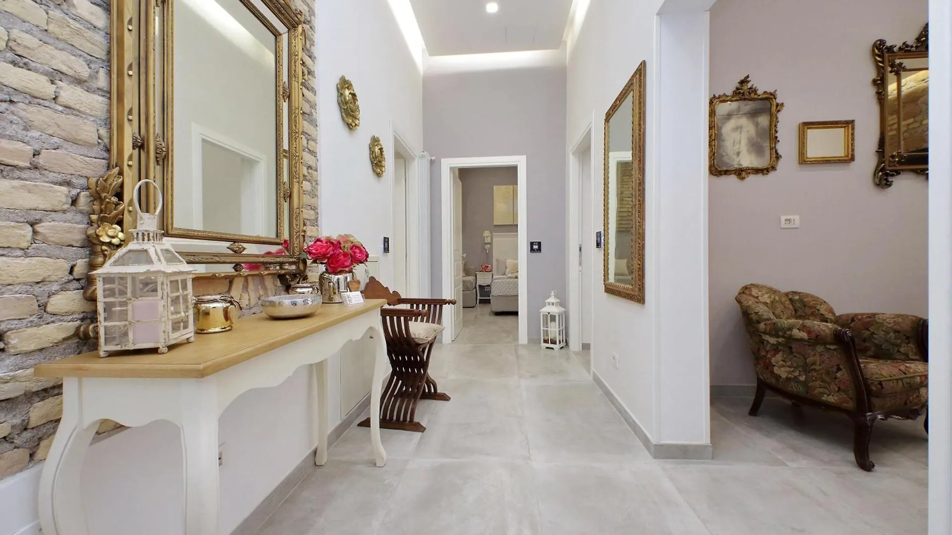 Roman Holiday Suites 0*, Roma