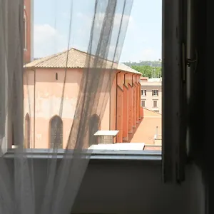 2* Pensión White Vatican