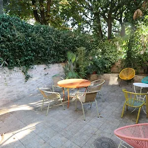 https://coconut-hostel.italymilanhotels.net