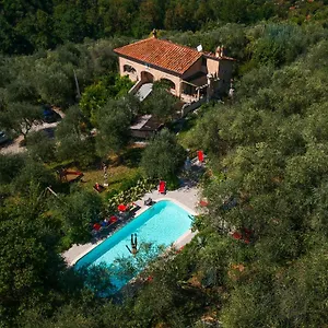 https://casa-del-sole-camaiore.it-tuscanyhotel.com