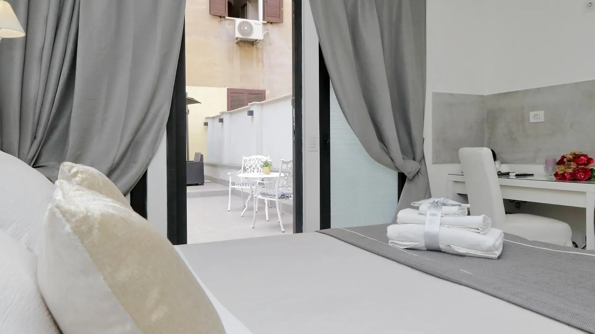 Pensionat Roman Holiday Suites